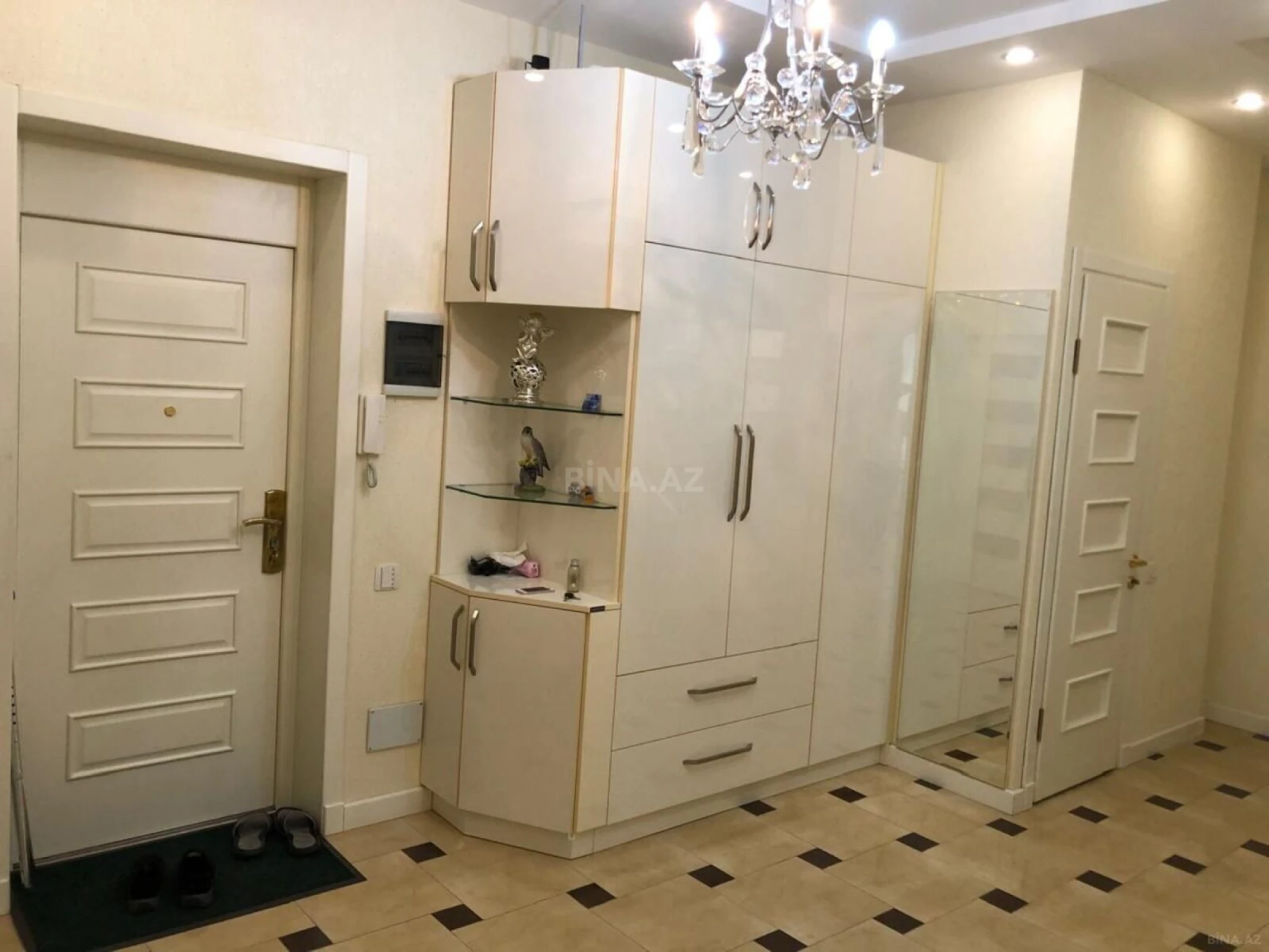 Kirayə verilir 3 otaqlı mənzil 120 m²