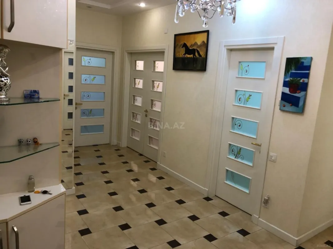 Kirayə verilir 3 otaqlı mənzil 120 m²
