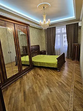 Satılır 2 otaqlı mənzil 120 m²