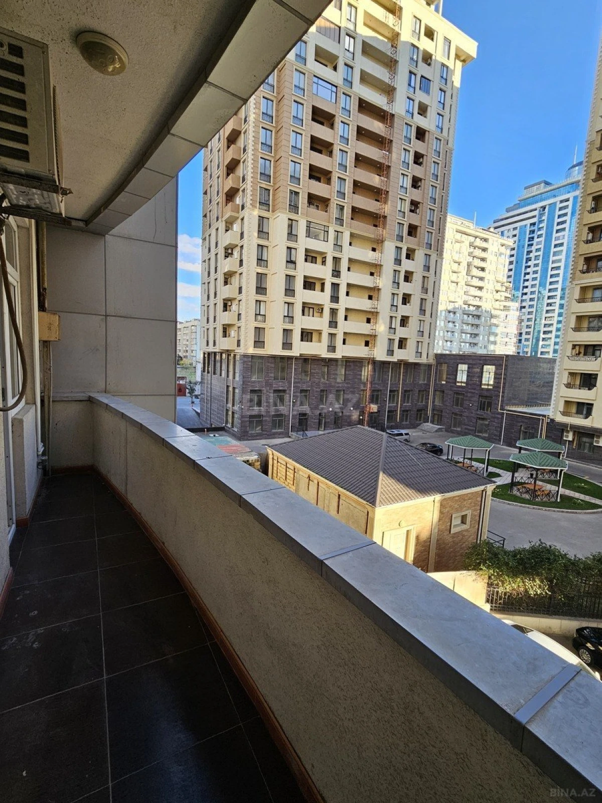 Satılır 2 otaqlı mənzil 120 m²