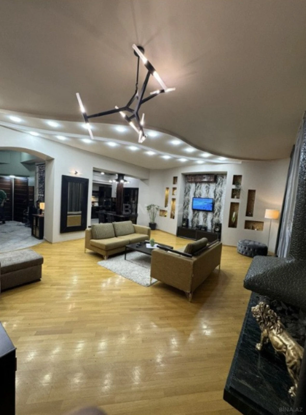 Kirayə verilir 2 otaqlı mənzil 76 m²