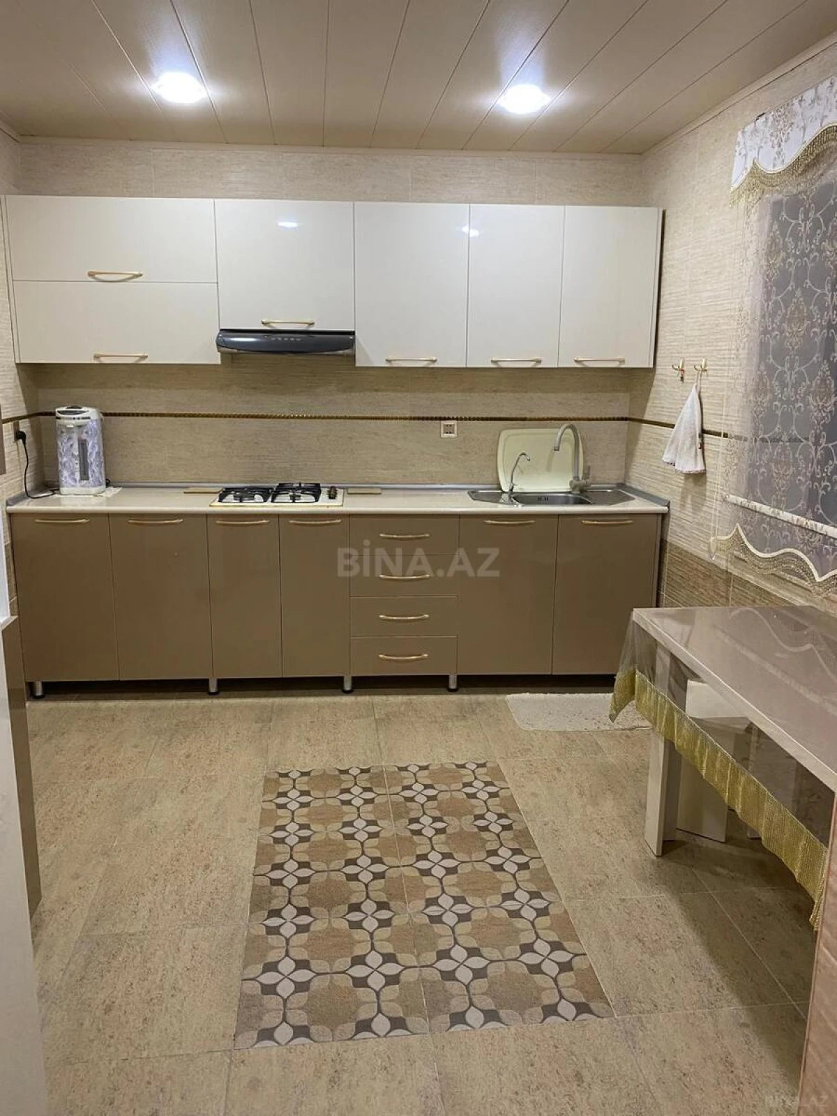 Kirayə verilir 6 otaqlı həyət evi 200 m²