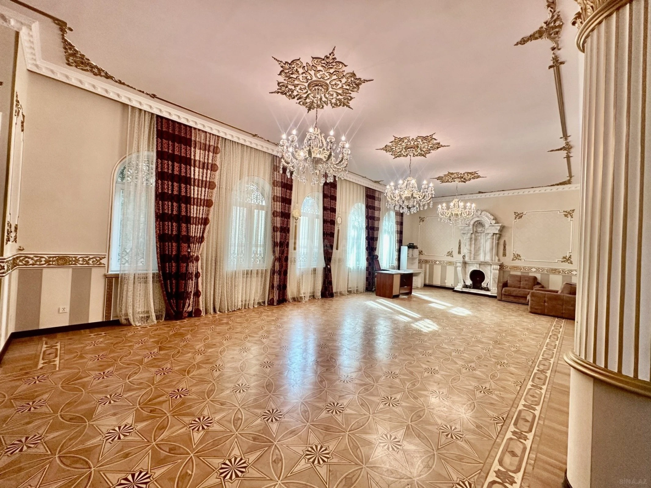 Satılır 10 otaqlı həyət evi 650 m²