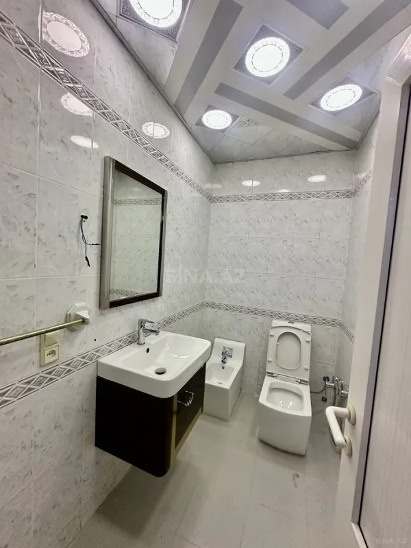 Satılır 10 otaqlı həyət evi 650 m²