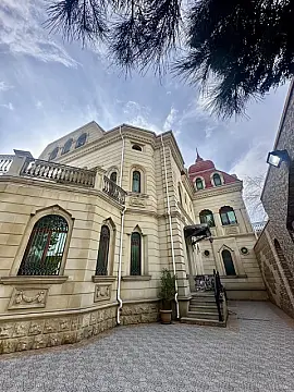 Satılır 10 otaqlı həyət evi 650 m² — Bakı, Binəqədi 10 otaq 650.00 m²