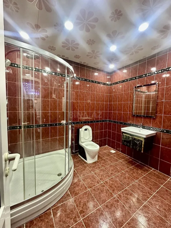 Satılır 10 otaqlı həyət evi 650 m²