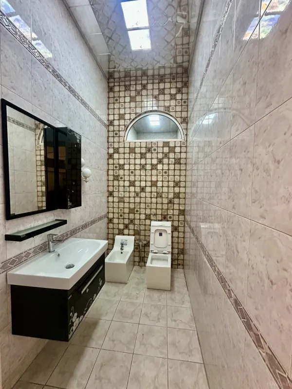 Satılır 10 otaqlı həyət evi 650 m²
