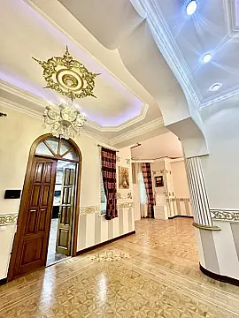 Satılır 10 otaqlı həyət evi 650 m²