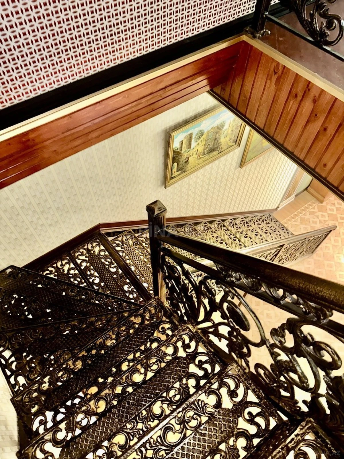 Satılır 10 otaqlı həyət evi 650 m²