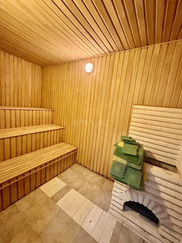 Satılır 10 otaqlı həyət evi 650 m²