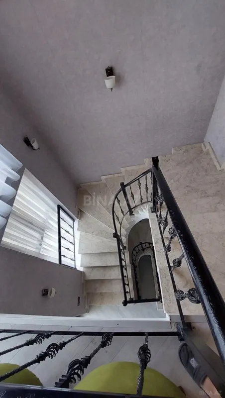 Kirayə verilir 6 otaqlı həyət evi 360 m²