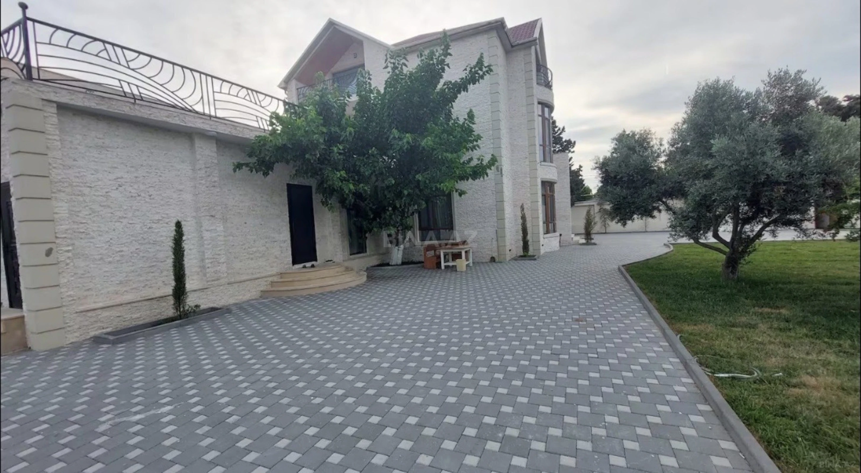 Kirayə verilir 6 otaqlı həyət evi 360 m²