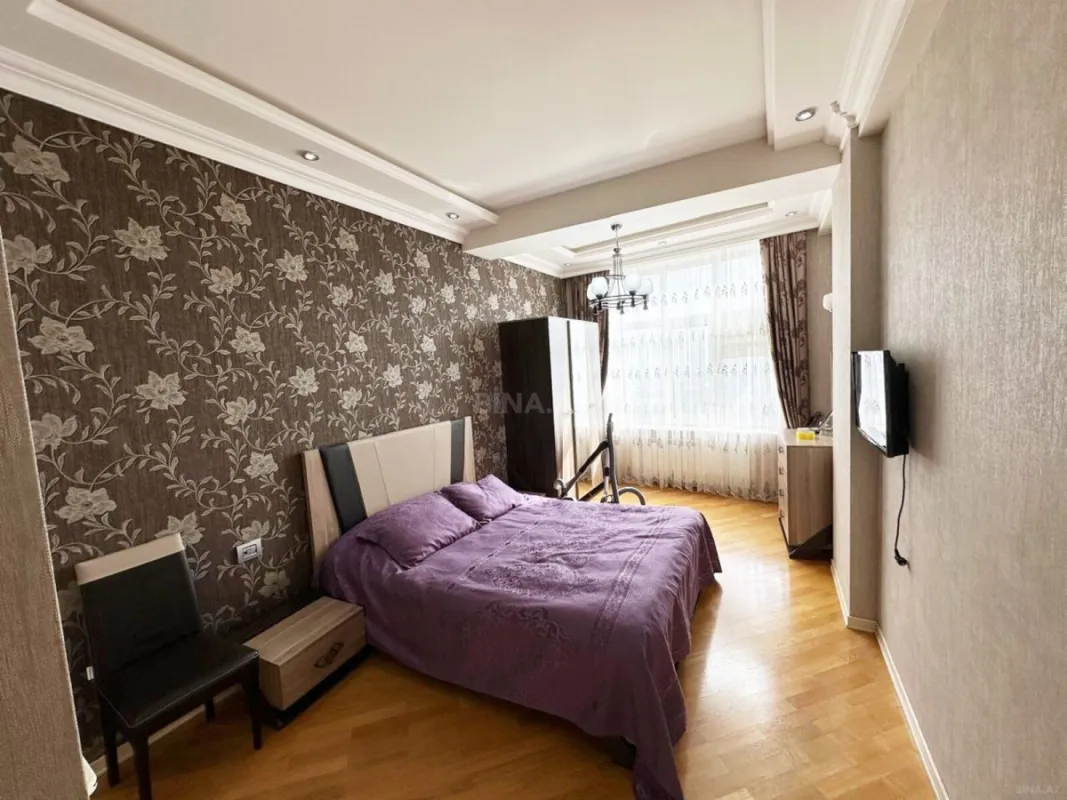 Kirayə verilir 4 otaqlı mənzil 200 m²