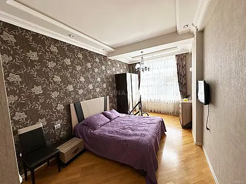Kirayə verilir 4 otaqlı mənzil 200 m²