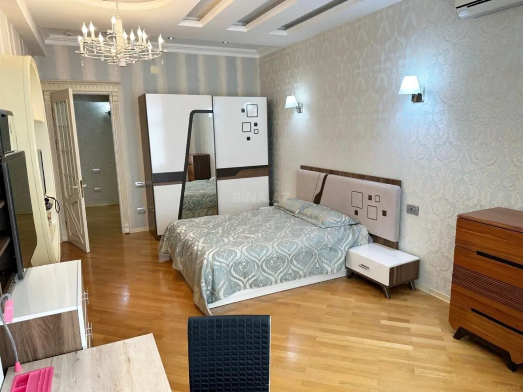 Kirayə verilir 4 otaqlı mənzil 200 m²