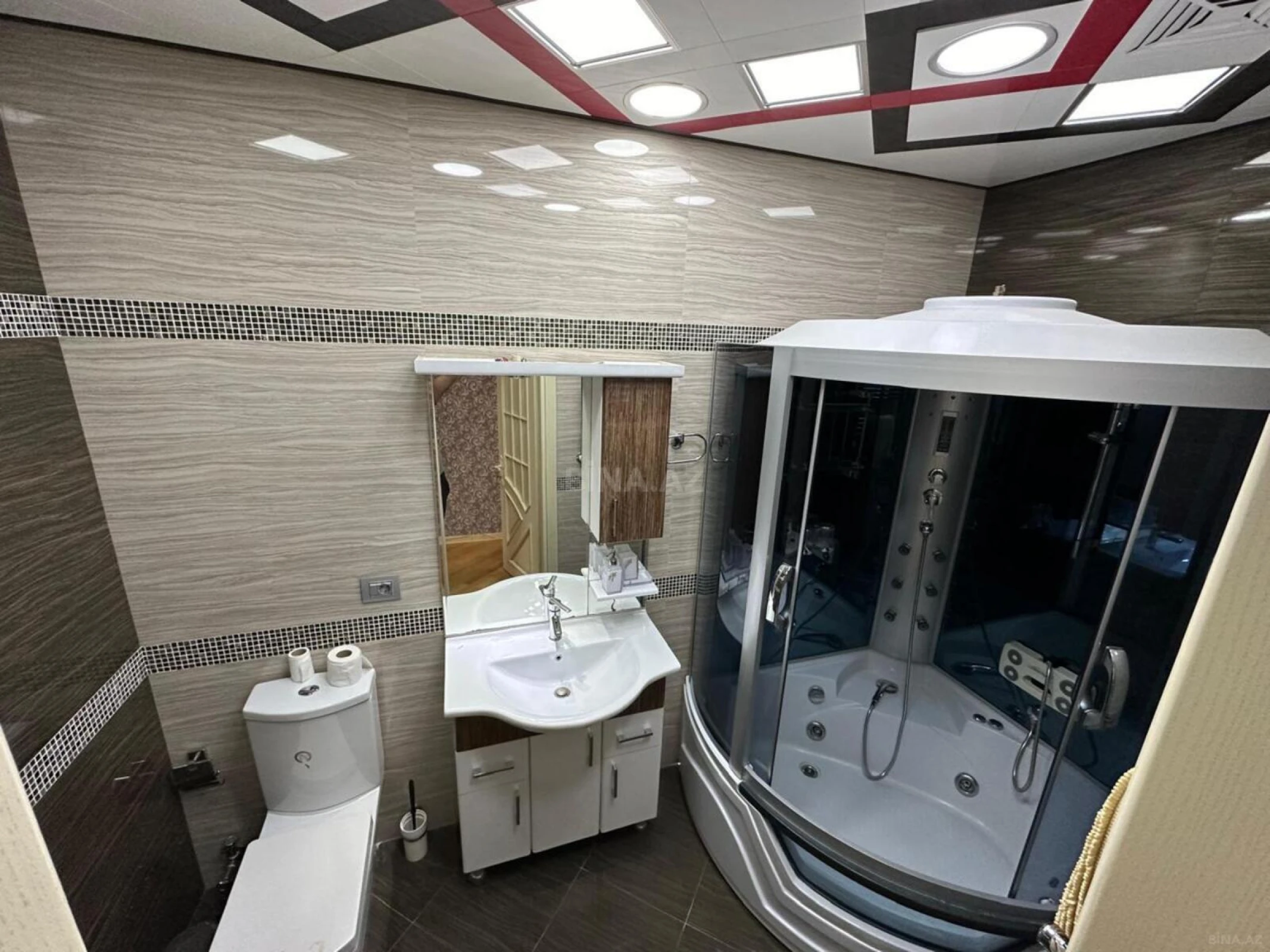 Kirayə verilir 4 otaqlı mənzil 200 m²