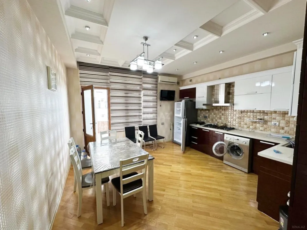 Kirayə verilir 4 otaqlı mənzil 200 m²