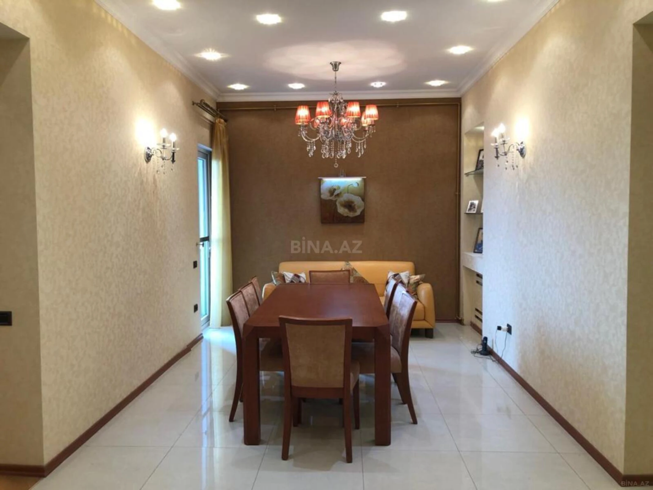 Kirayə verilir 3 otaqlı mənzil 178 m²