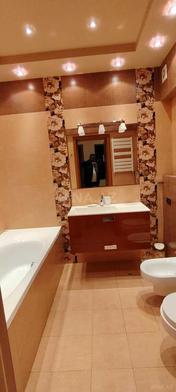 Kirayə verilir 3 otaqlı mənzil 178 m²