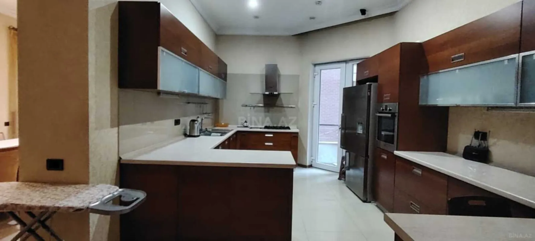 Kirayə verilir 3 otaqlı mənzil 178 m²