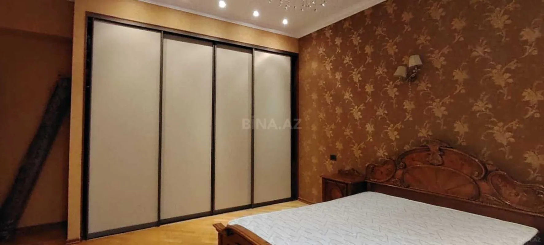 Kirayə verilir 3 otaqlı mənzil 178 m²