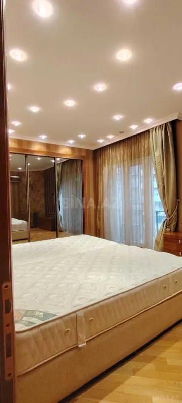 Kirayə verilir 3 otaqlı mənzil 178 m²