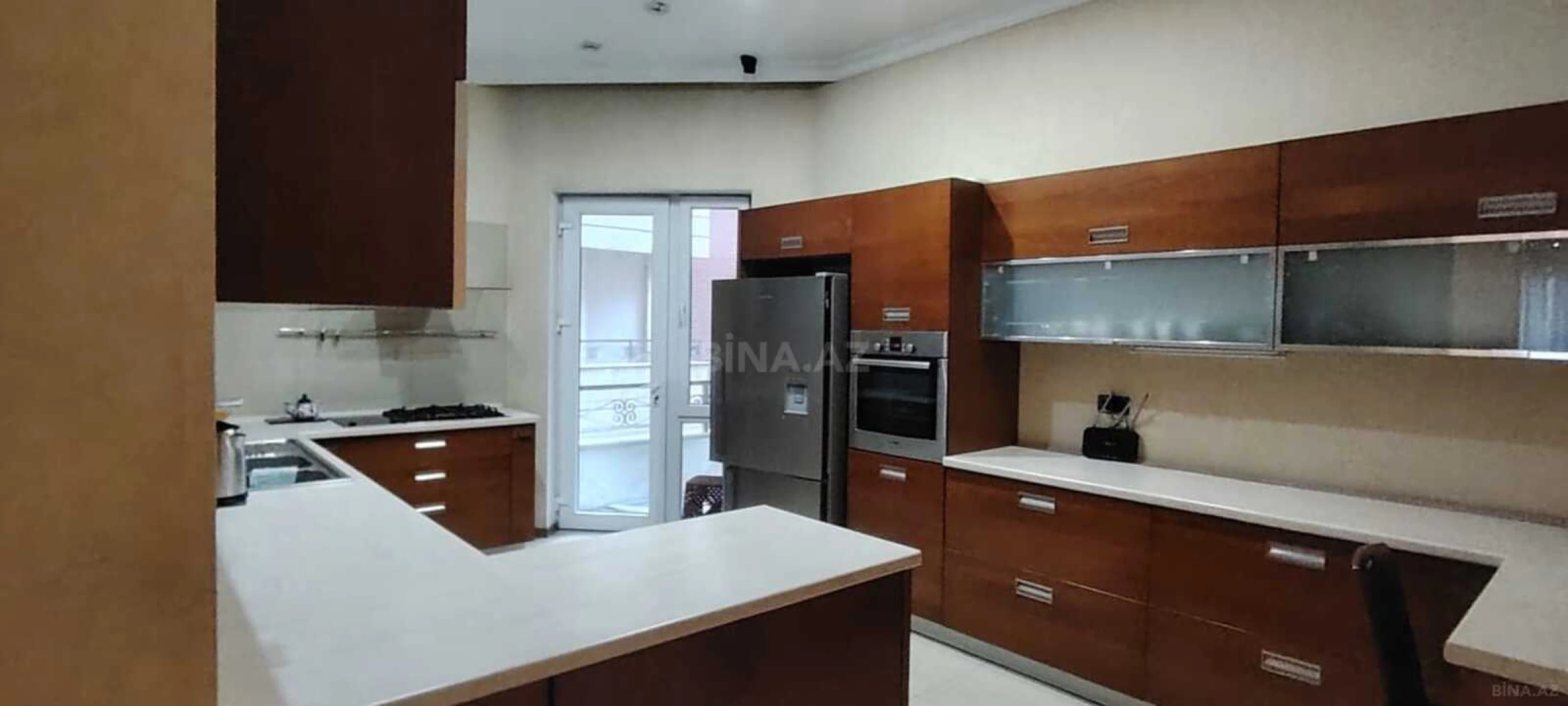 Kirayə verilir 3 otaqlı mənzil 178 m²