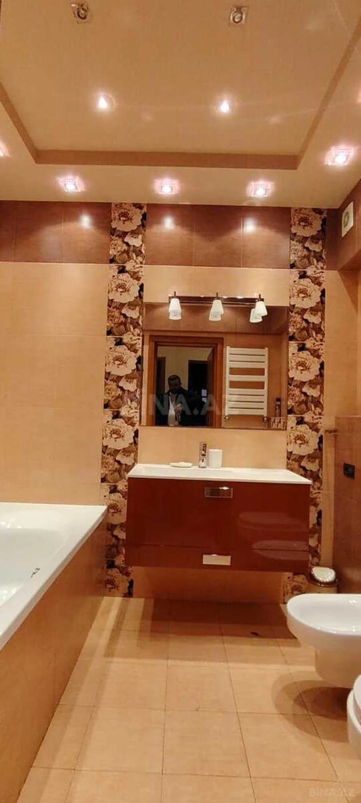 Kirayə verilir 3 otaqlı mənzil 178 m²