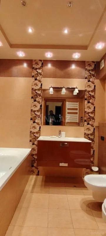 Kirayə verilir 3 otaqlı mənzil 178 m²