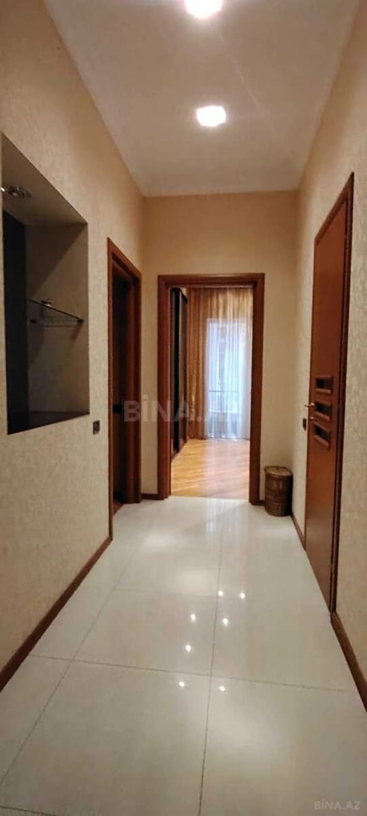 Kirayə verilir 3 otaqlı mənzil 178 m²