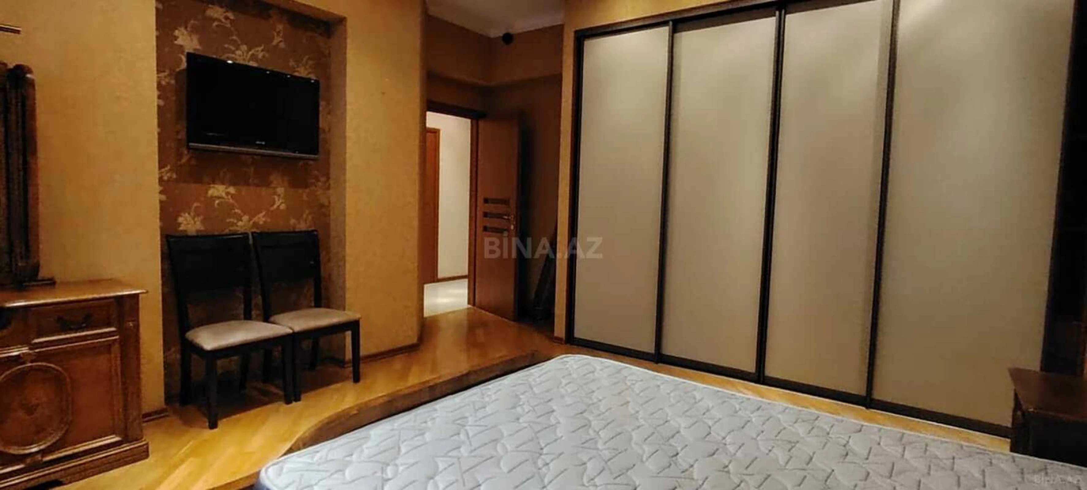 Kirayə verilir 3 otaqlı mənzil 178 m²