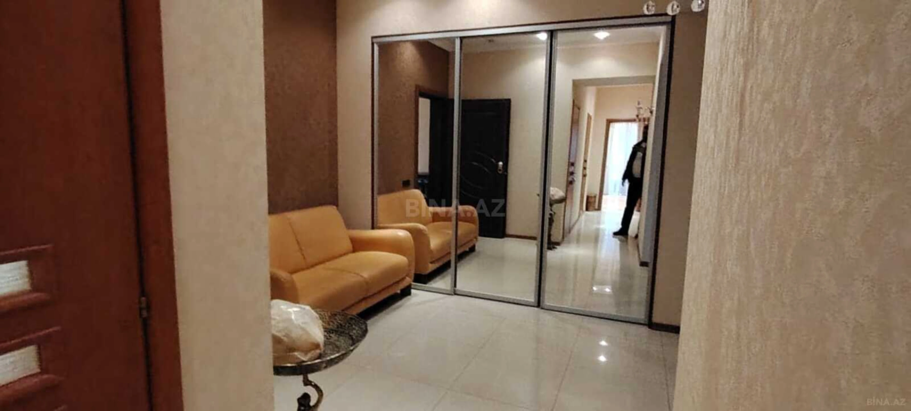 Kirayə verilir 3 otaqlı mənzil 178 m²