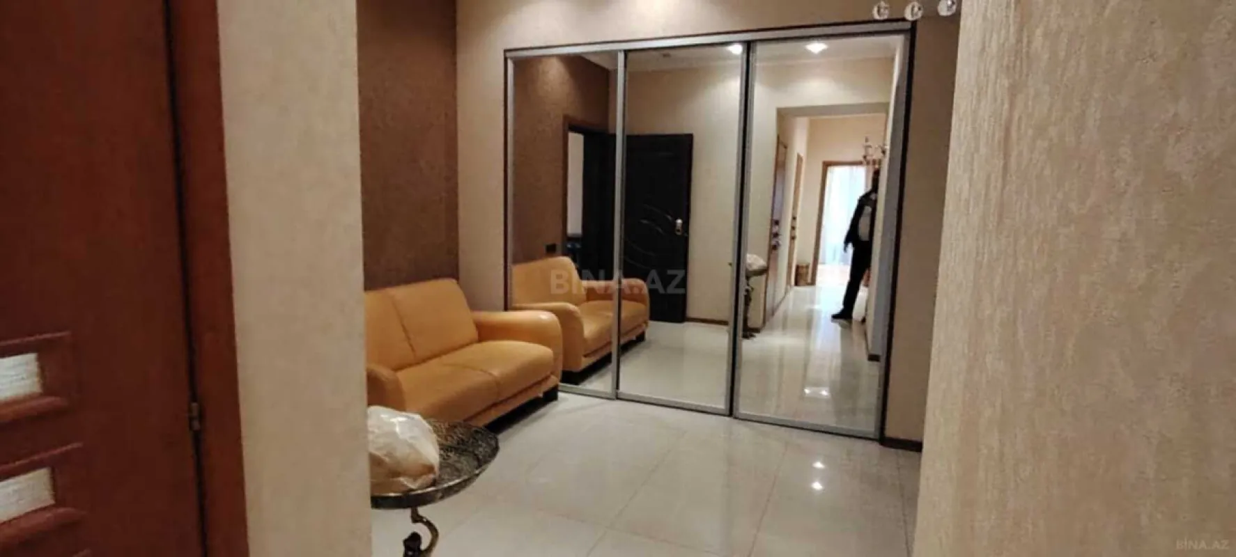 Kirayə verilir 3 otaqlı mənzil 178 m²