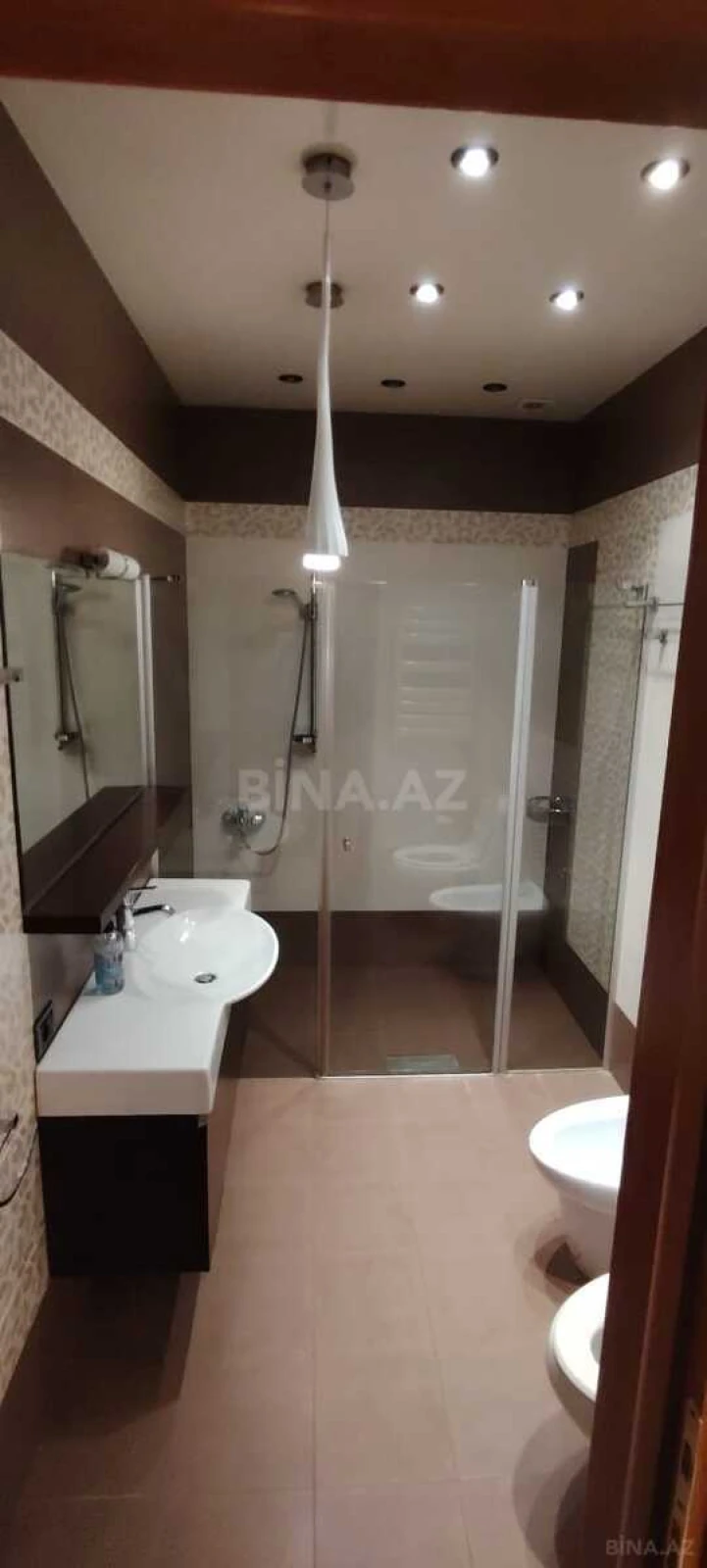 Kirayə verilir 3 otaqlı mənzil 178 m²