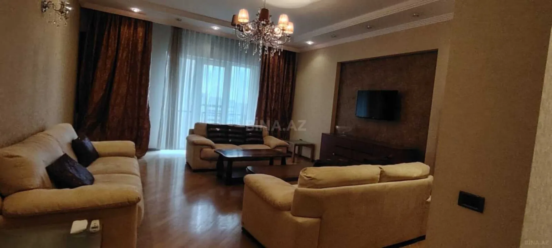 Kirayə verilir 3 otaqlı mənzil 178 m²