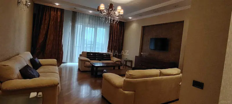 Kirayə verilir 3 otaqlı mənzil 178 m²