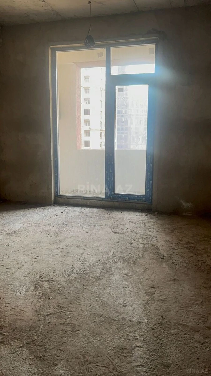 Satılır 2 otaqlı mənzil 76.5 m²