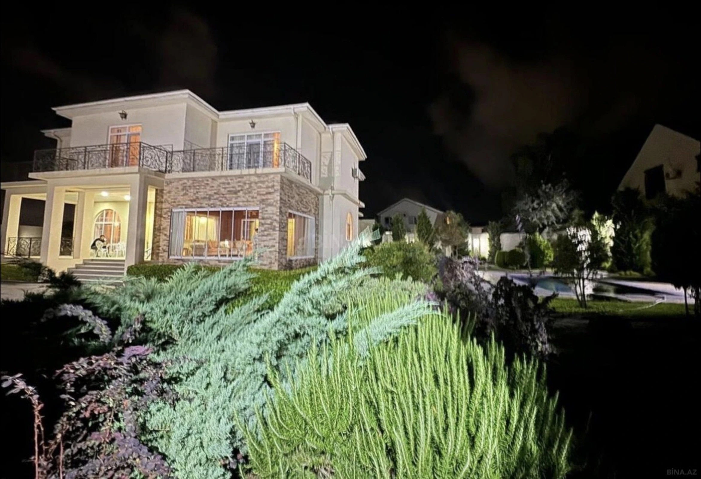 Kirayə verilir 6 otaqlı həyət evi 360 m²