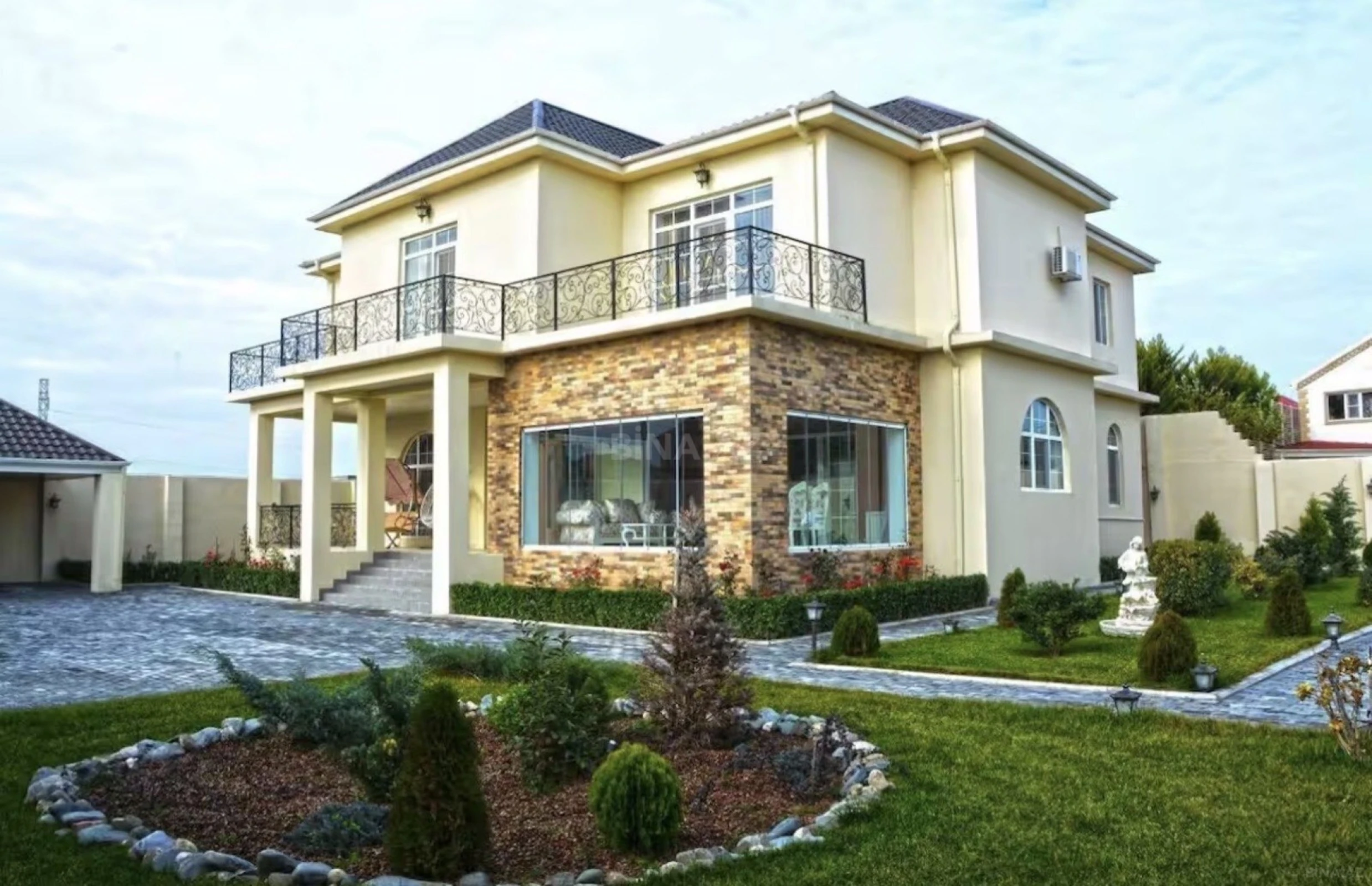 Kirayə verilir 6 otaqlı həyət evi 360 m²