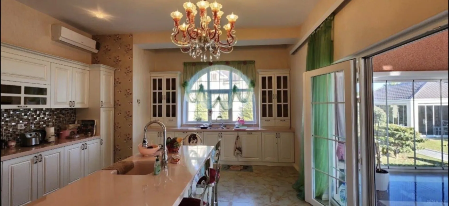 Kirayə verilir 6 otaqlı həyət evi 360 m²