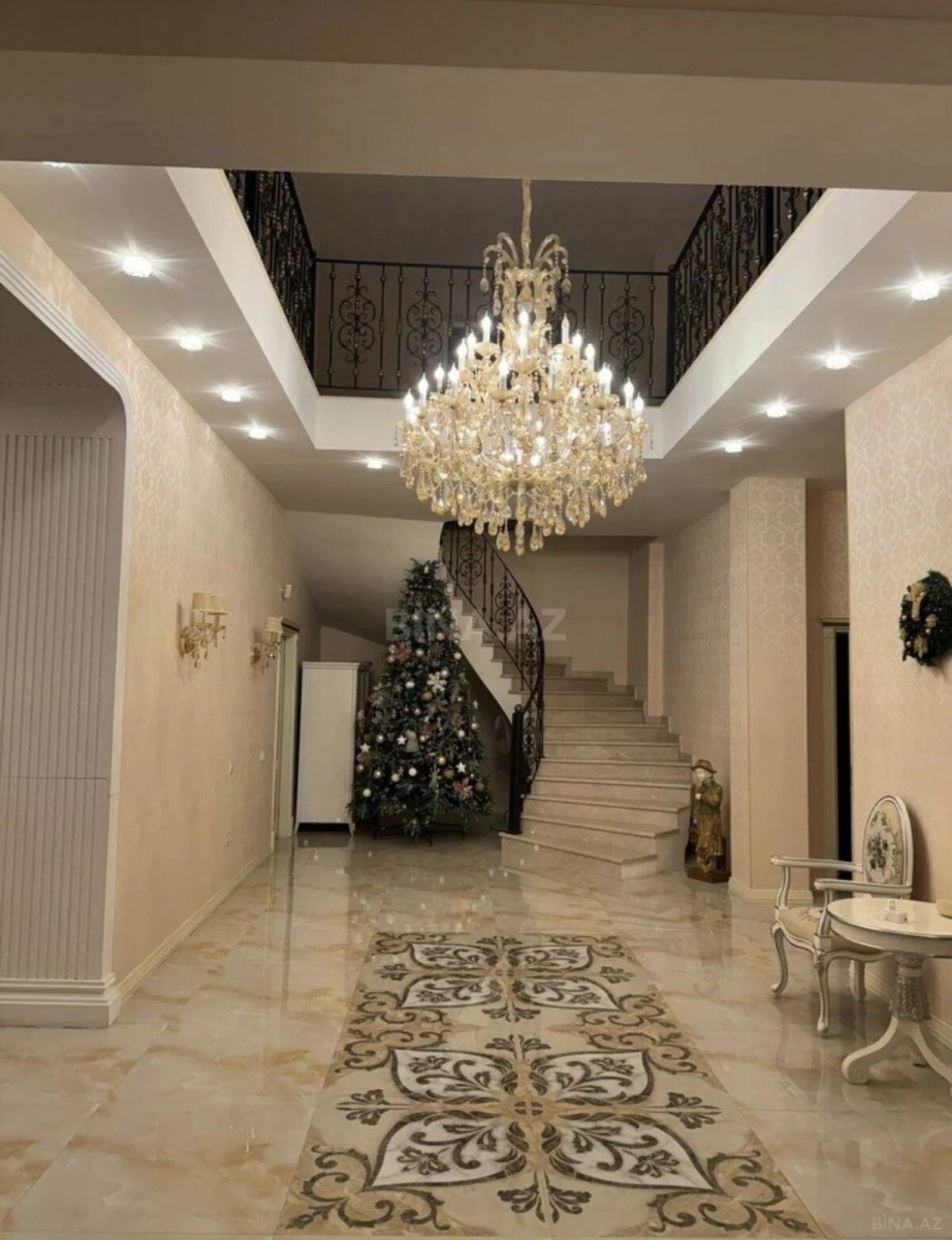 Kirayə verilir 6 otaqlı həyət evi 360 m²