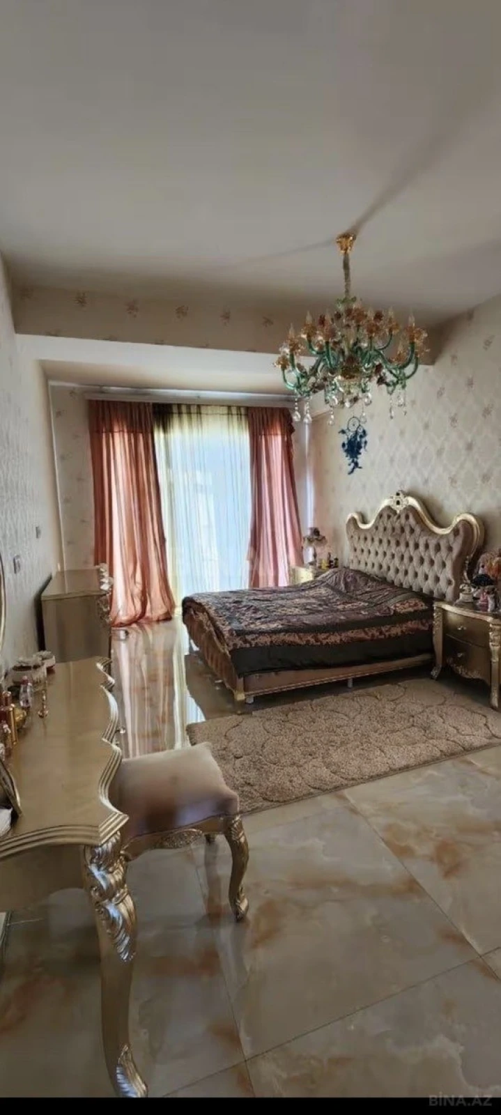 Kirayə verilir 6 otaqlı həyət evi 360 m²