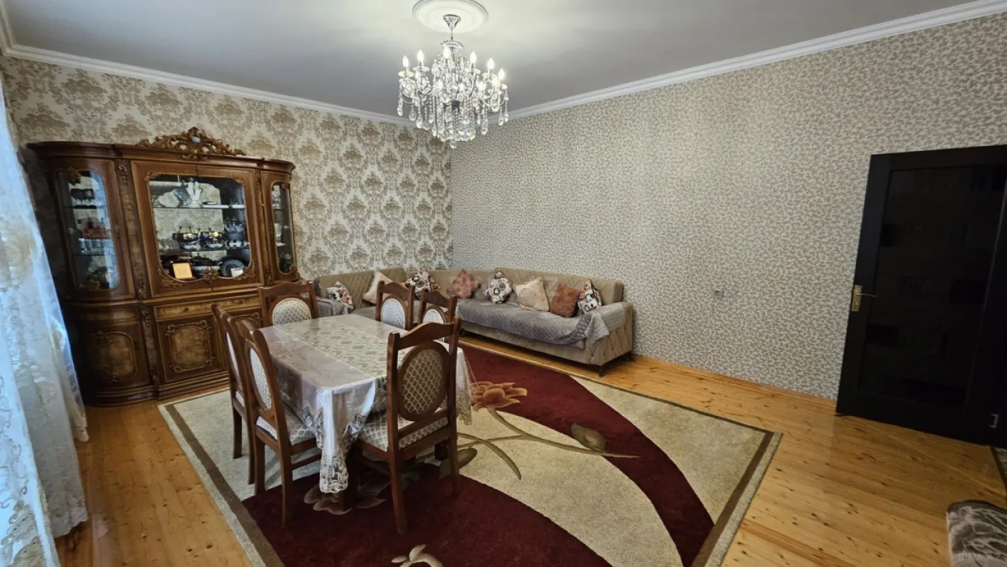 Satılır 7 otaqlı həyət evi 210 m²