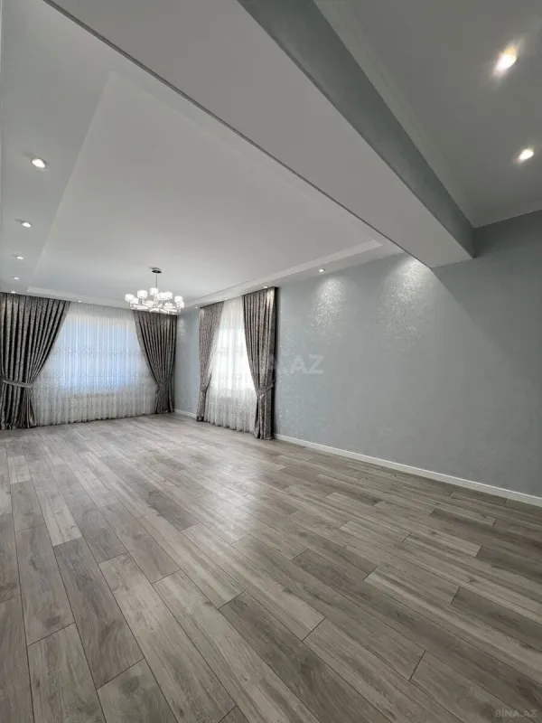 Satılır 3 otaqlı mənzil 135 m²