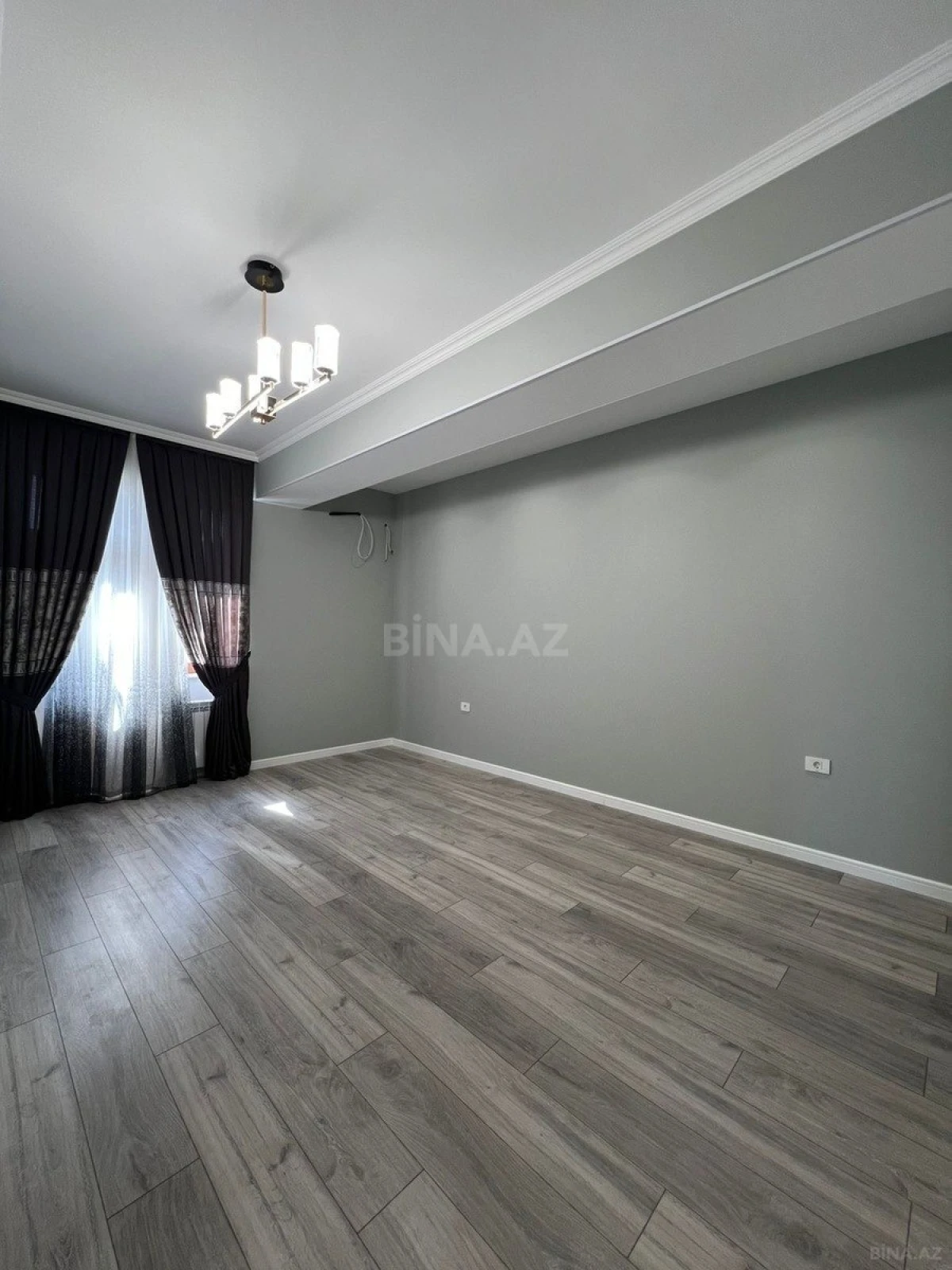 Satılır 3 otaqlı mənzil 135 m²