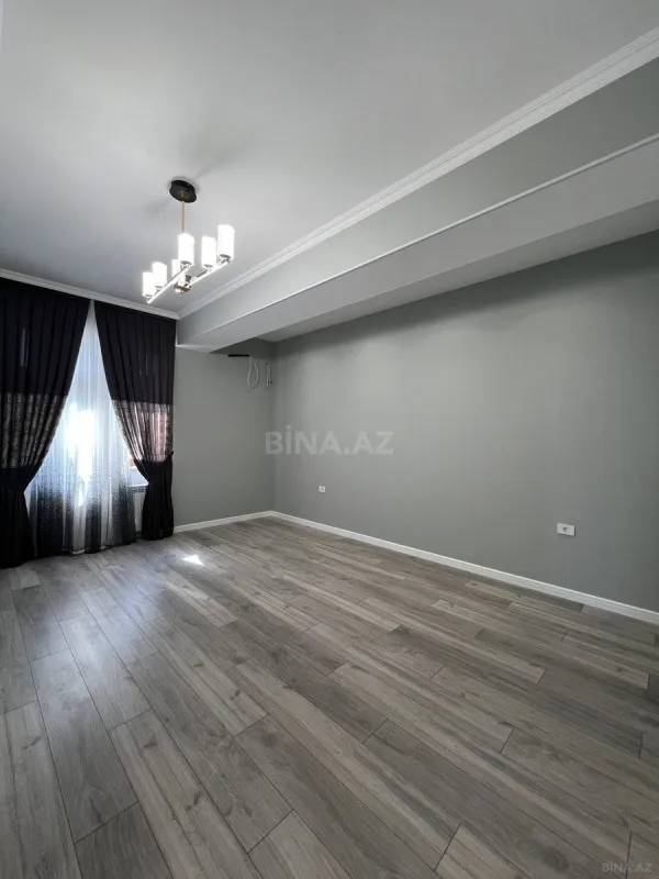Satılır 3 otaqlı mənzil 135 m²