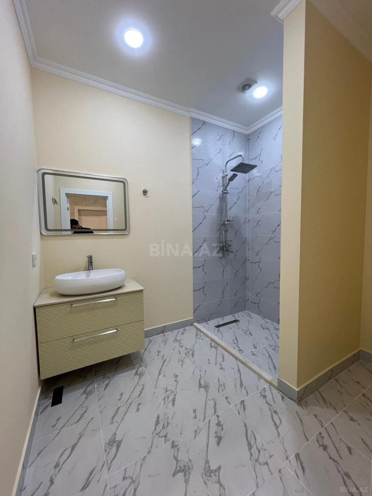 Satılır 3 otaqlı mənzil 135 m²