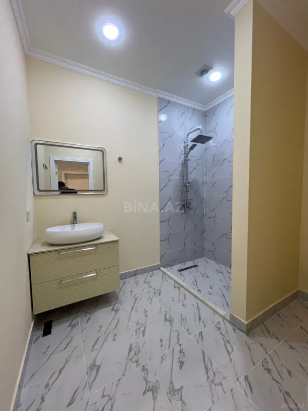 Satılır 3 otaqlı mənzil 135 m²