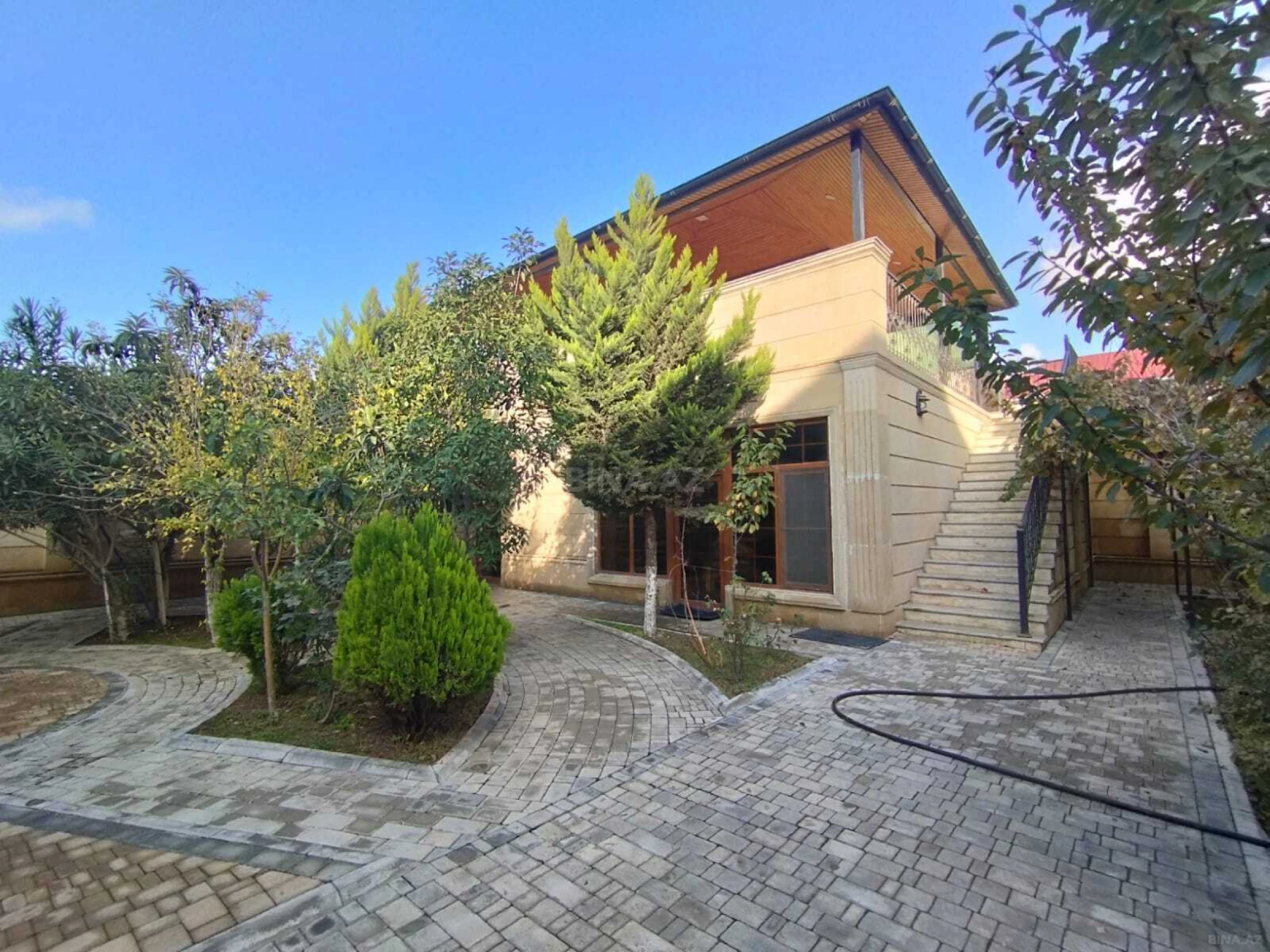 Satılır 6 otaqlı həyət evi 500 m²