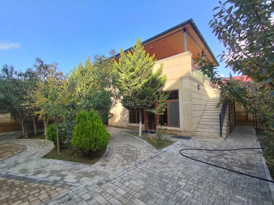 Satılır 6 otaqlı həyət evi 500 m²